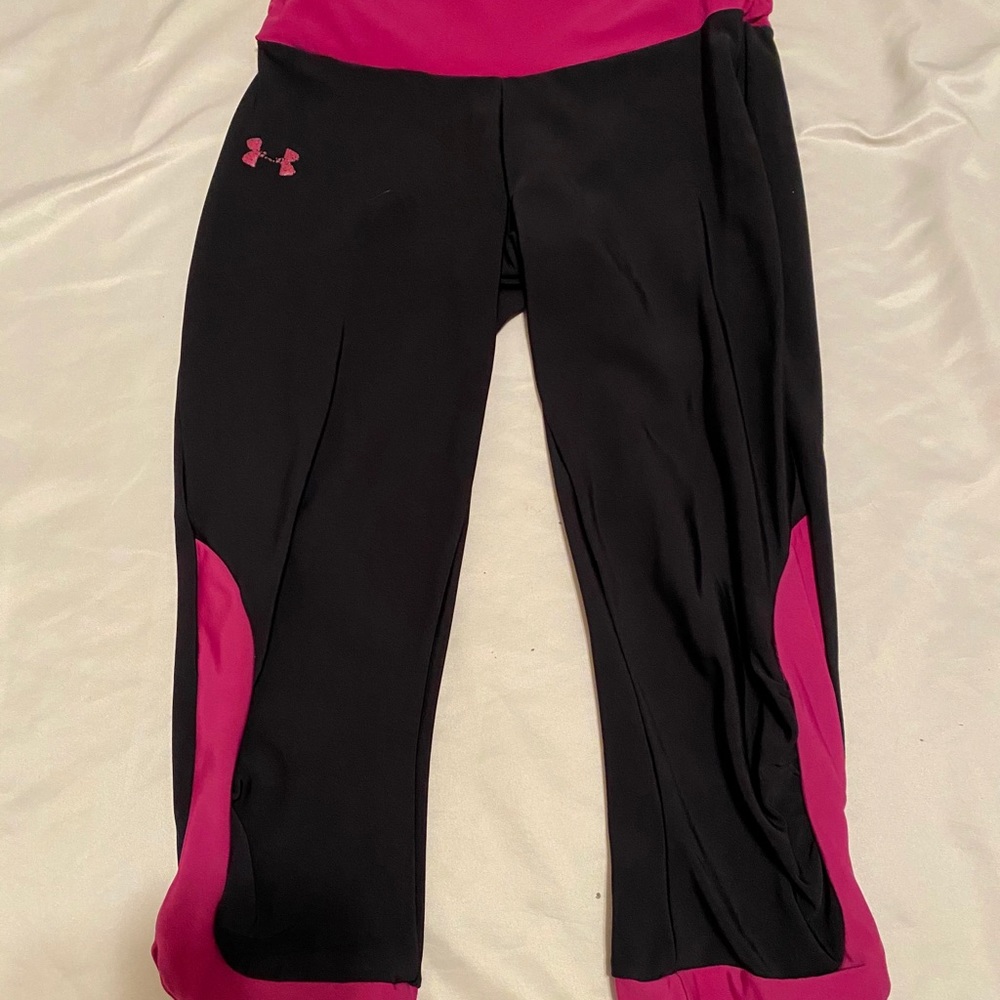 Under armour black and pink cropped leggings